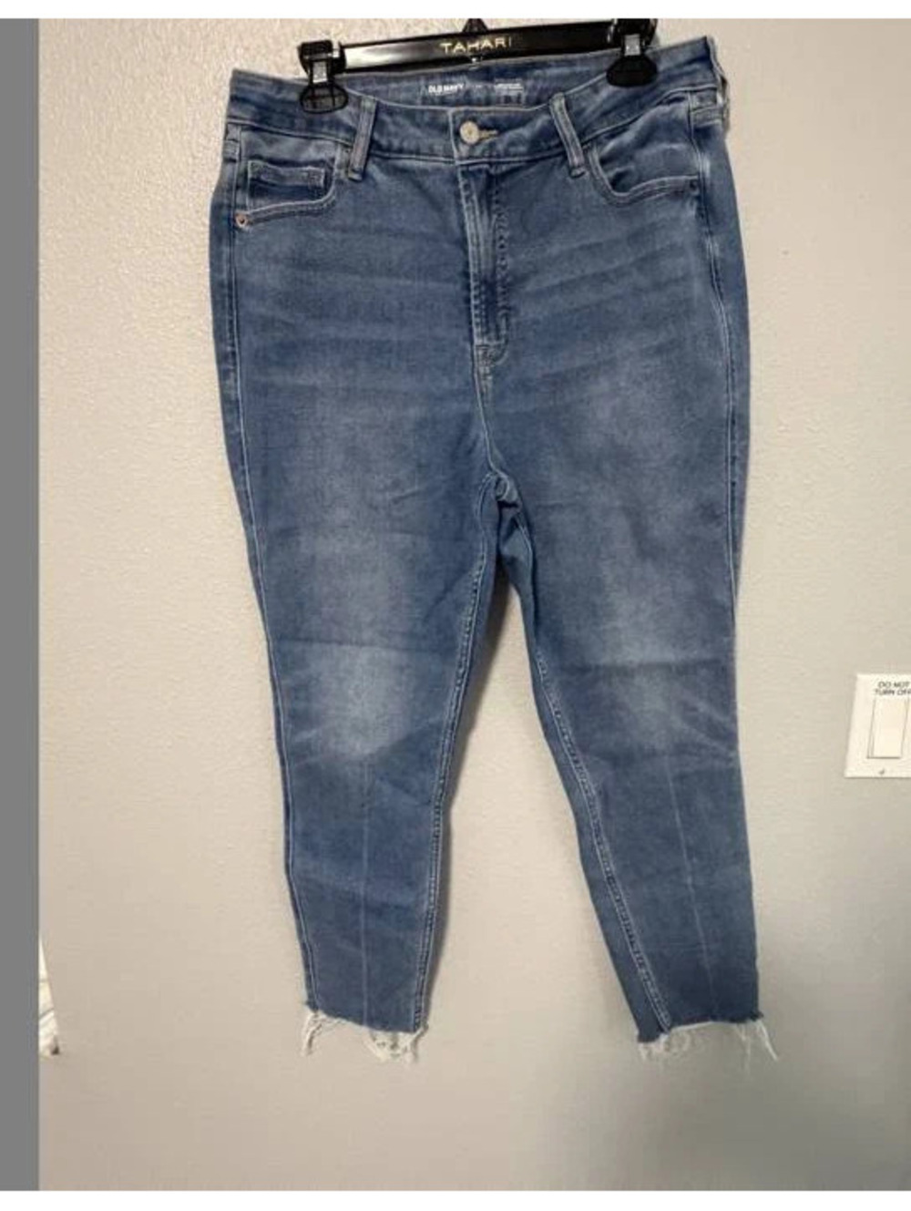 # 6104 Old Navy Medium Wash Cropped Skinny Jeans